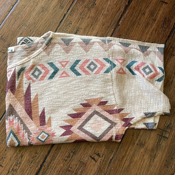 Ginger G size M knot top Aztec design - Picture 5 of 5